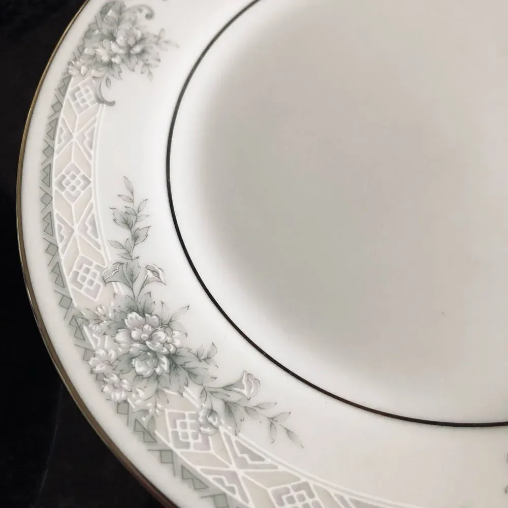 Noritake Legendary Sweet Leilani Gray Floral Plates Set